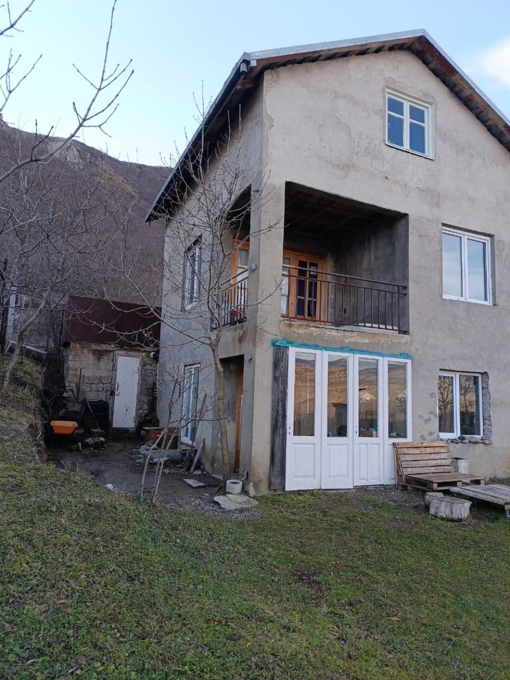 იყიდება 5 ოთახიანი კერძო სახლი ვეძისში